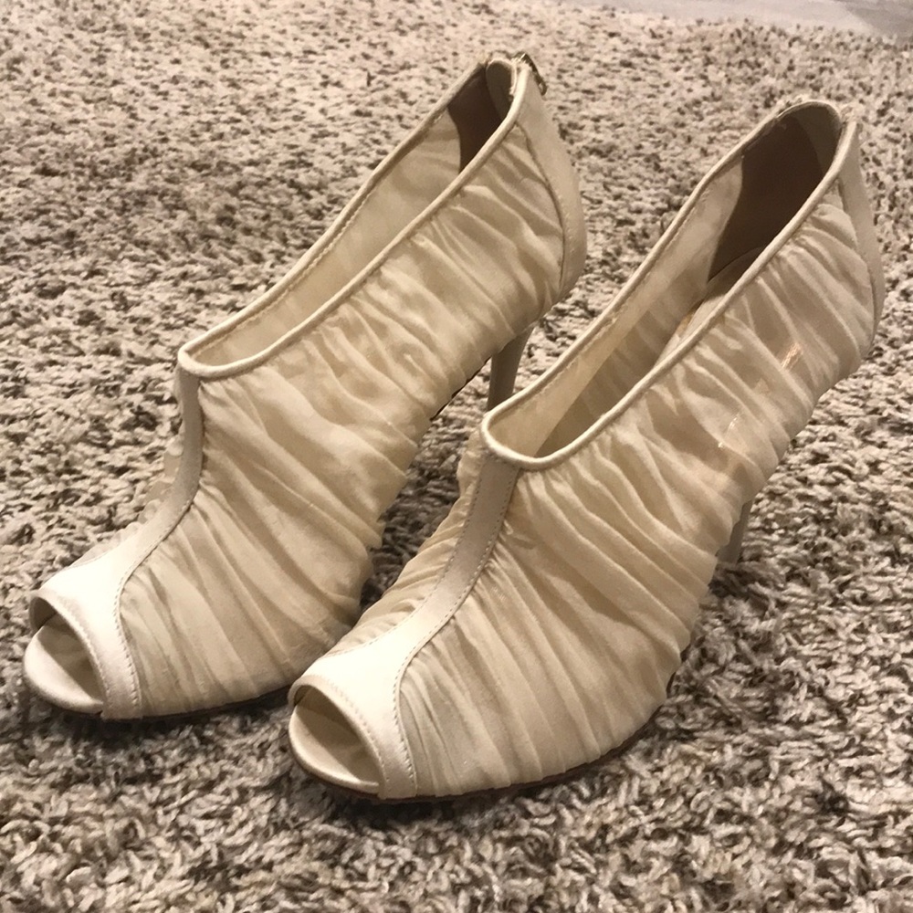 Badgley Mischka cream heels